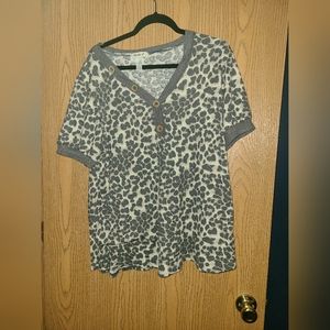 Grey leopard shirt